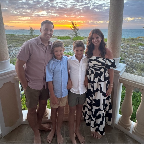 Meet your Posher, Laura - Picture 1 of 1